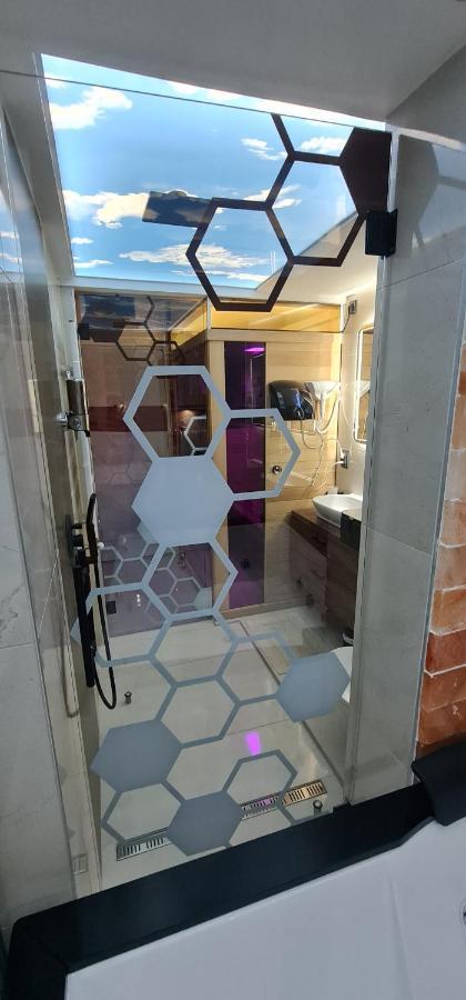 Design Apartment Platinium Spa Lux 5 Star "Havana" Completely Private Wellness & Spa Free Included Sauna & Jacuzzi & Salt Wall & Fire Place & 3D Ceilings & Business Wifi & Netflix & Keyless Code Entry & Full Smart App & Secure 2 Parking Place Ćuprija Esterno foto